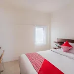 Super Oyo 2183 Cibeureum Residence