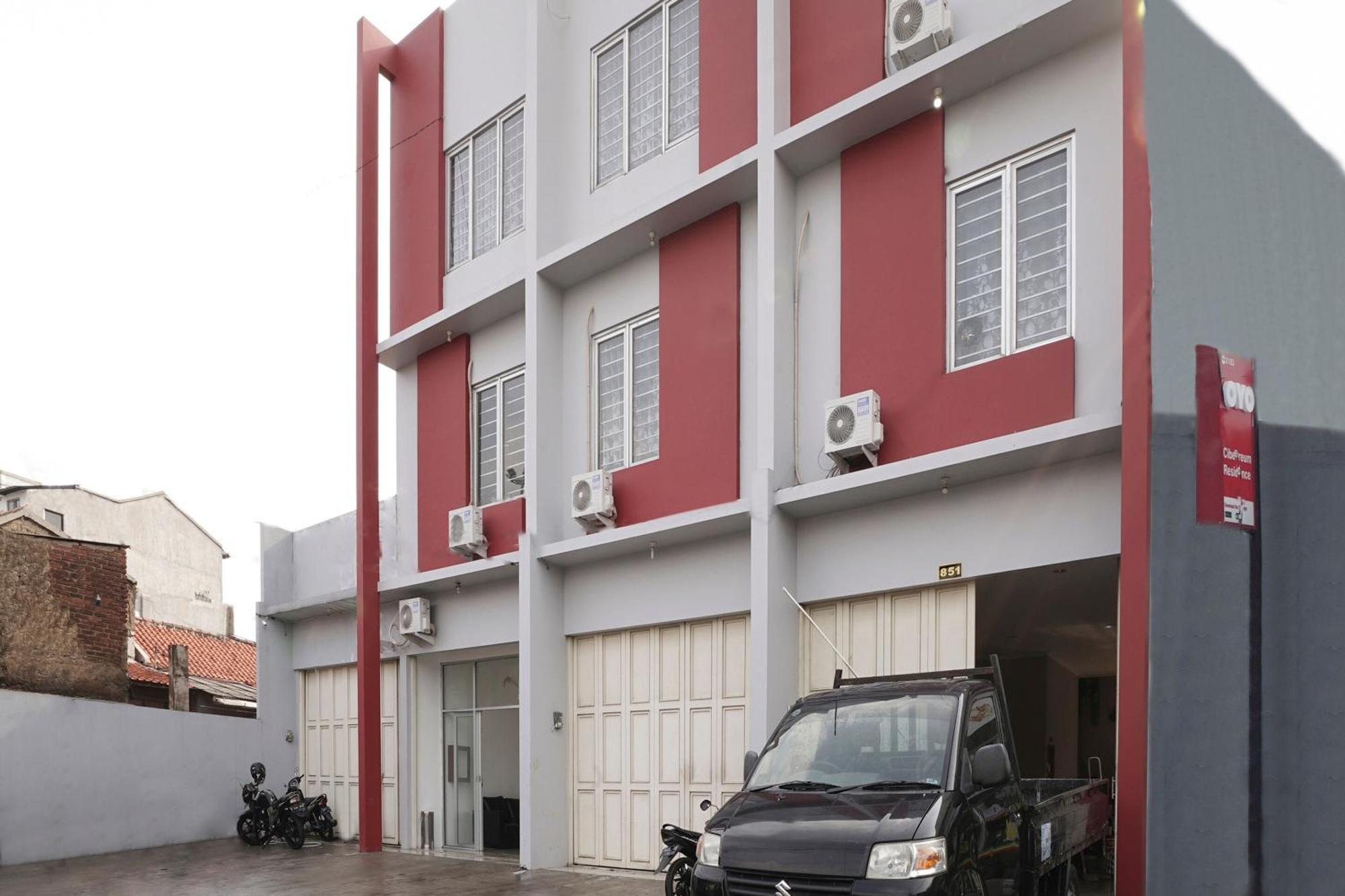 Hotel Super Oyo 2183 Cibeureum