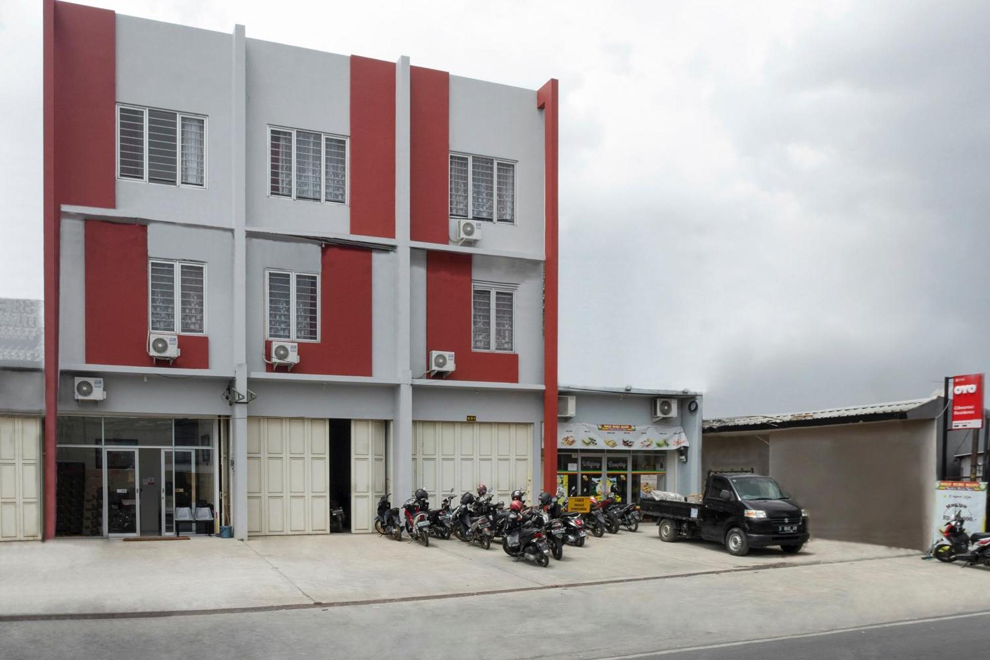 Super Oyo 2183 Cibeureum Hotel 2*